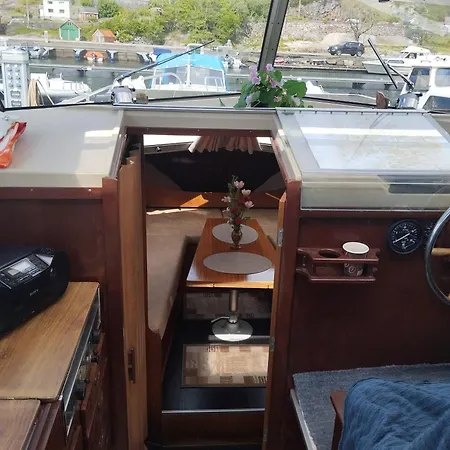 Flamingo Botel Vikedal